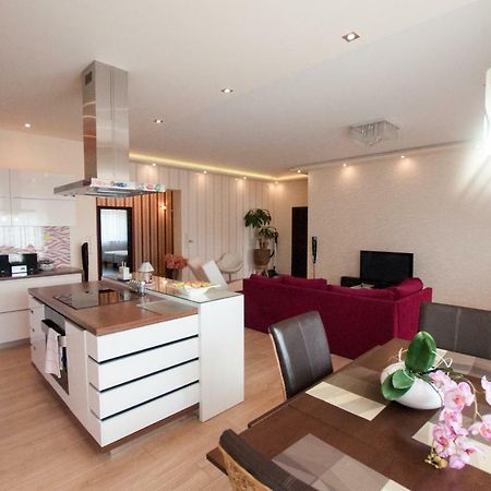 Prestige Apartment 科马尔诺 外观 照片