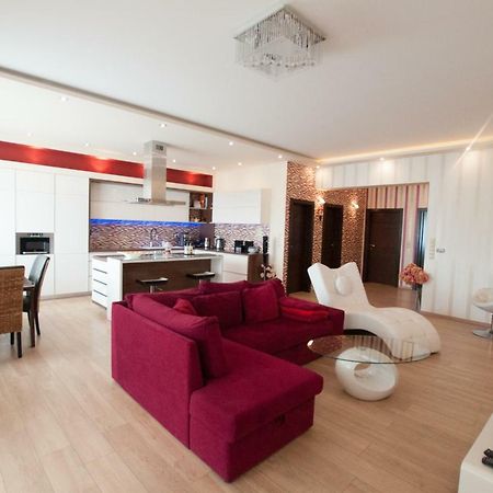Prestige Apartment 科马尔诺 外观 照片