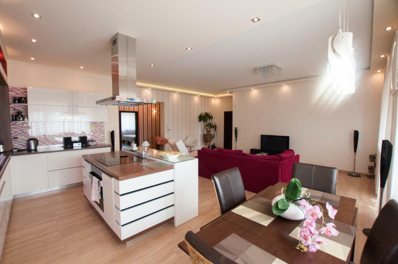 Prestige Apartment 科马尔诺 外观 照片