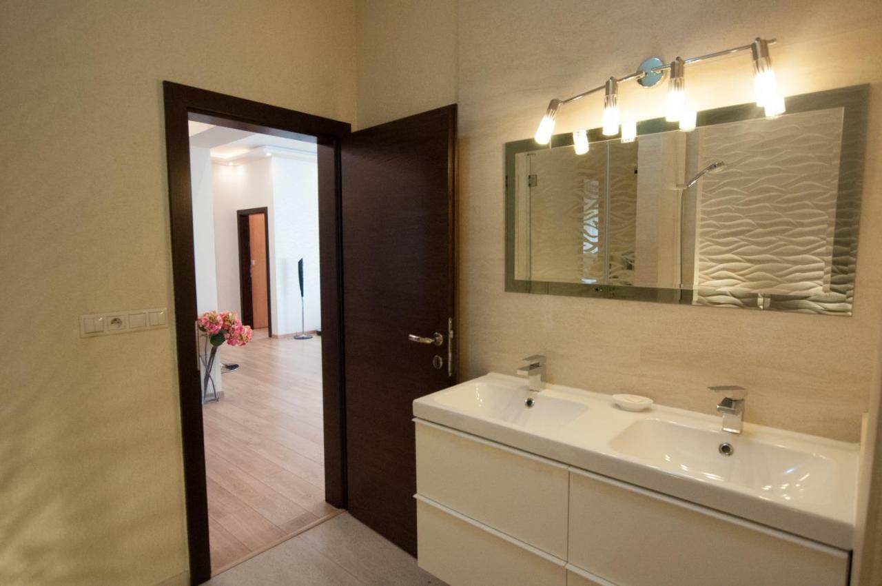 Prestige Apartment 科马尔诺 外观 照片