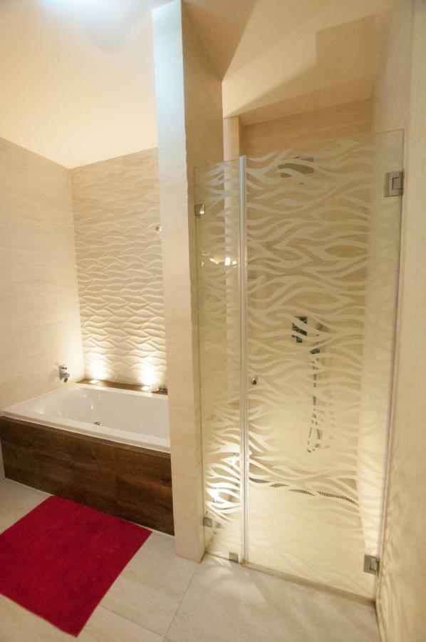 Prestige Apartment 科马尔诺 外观 照片