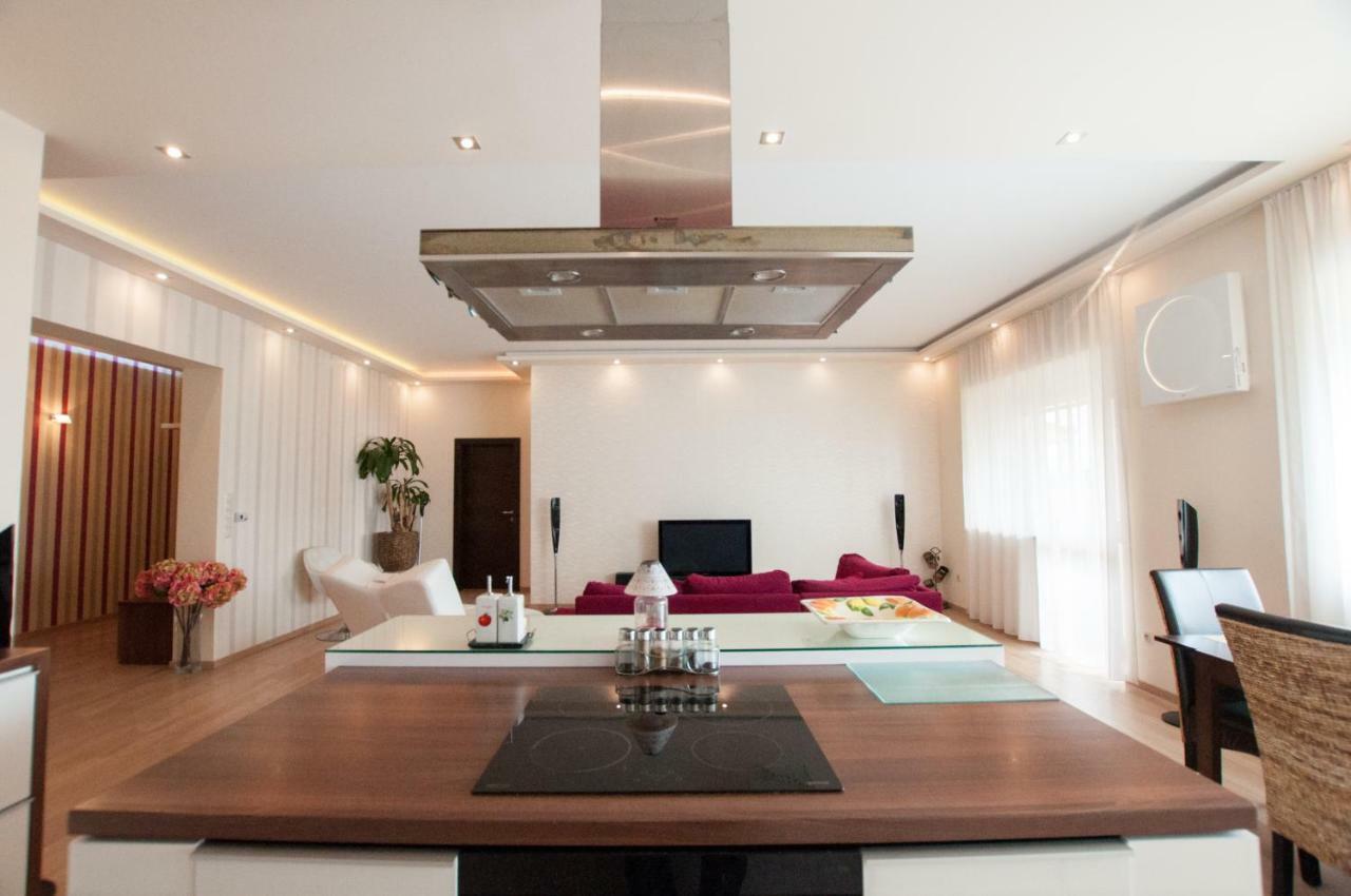 Prestige Apartment 科马尔诺 外观 照片