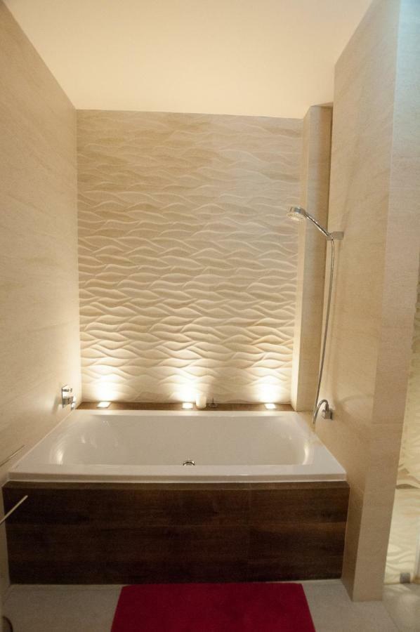 Prestige Apartment 科马尔诺 外观 照片