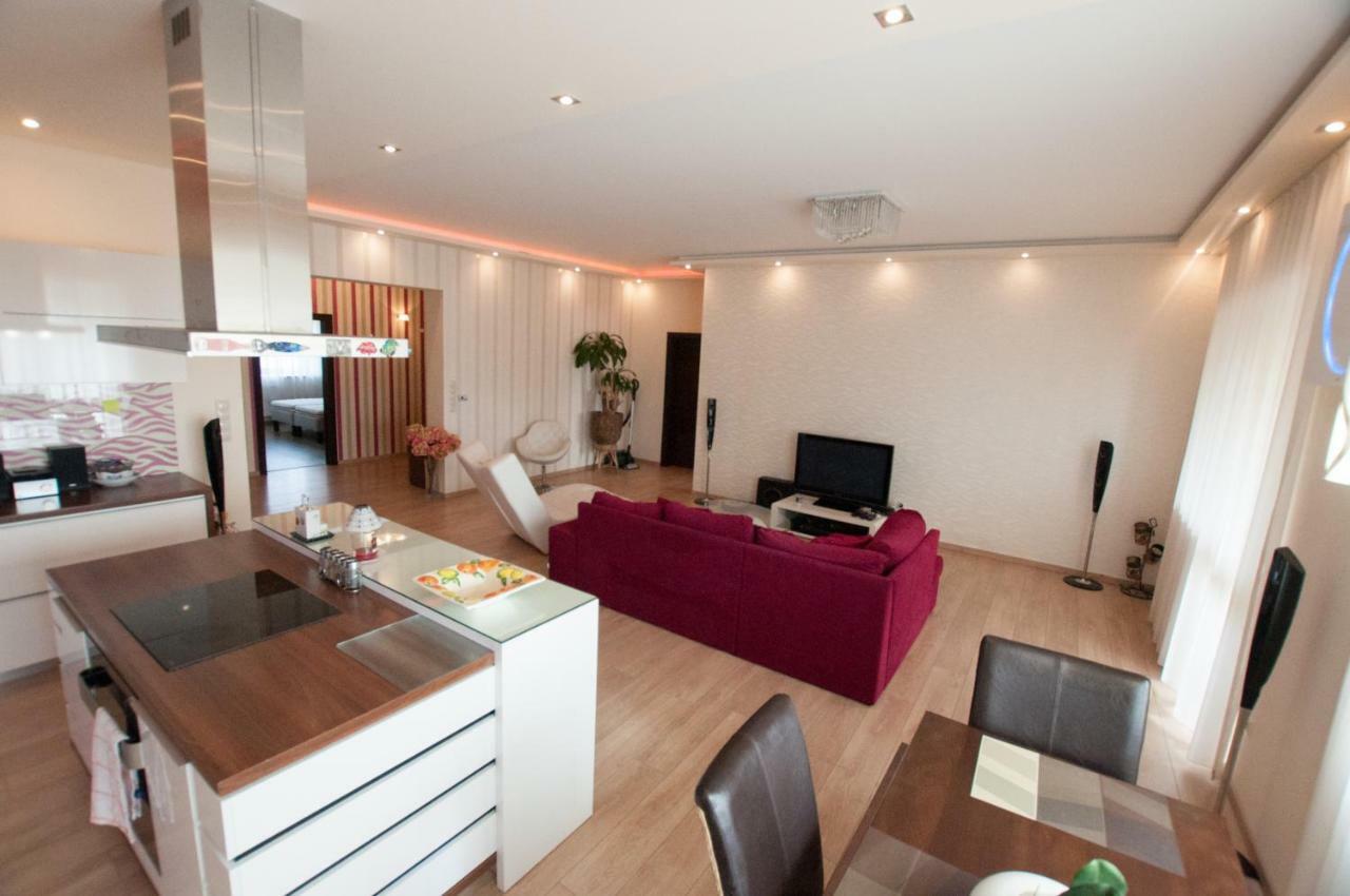 Prestige Apartment 科马尔诺 外观 照片