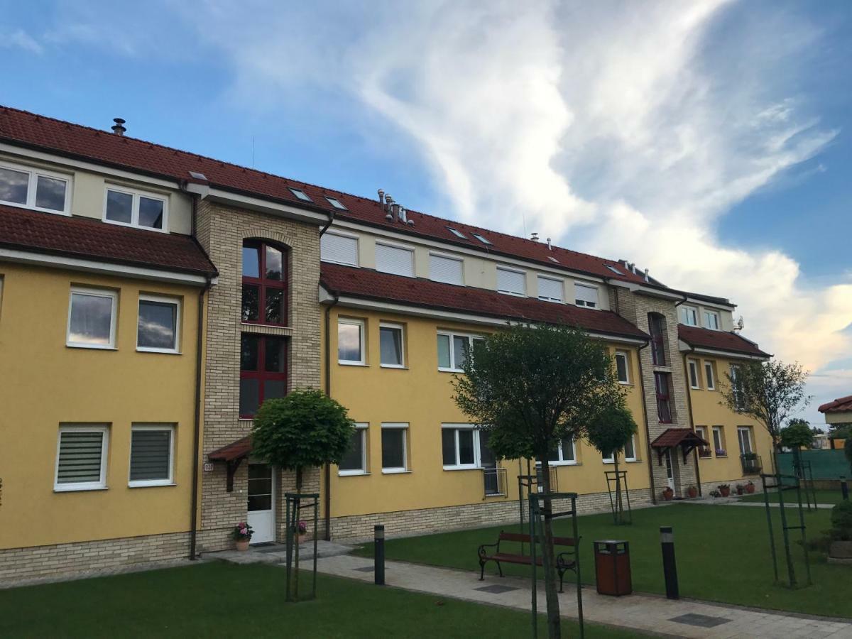 Prestige Apartment 科马尔诺 外观 照片