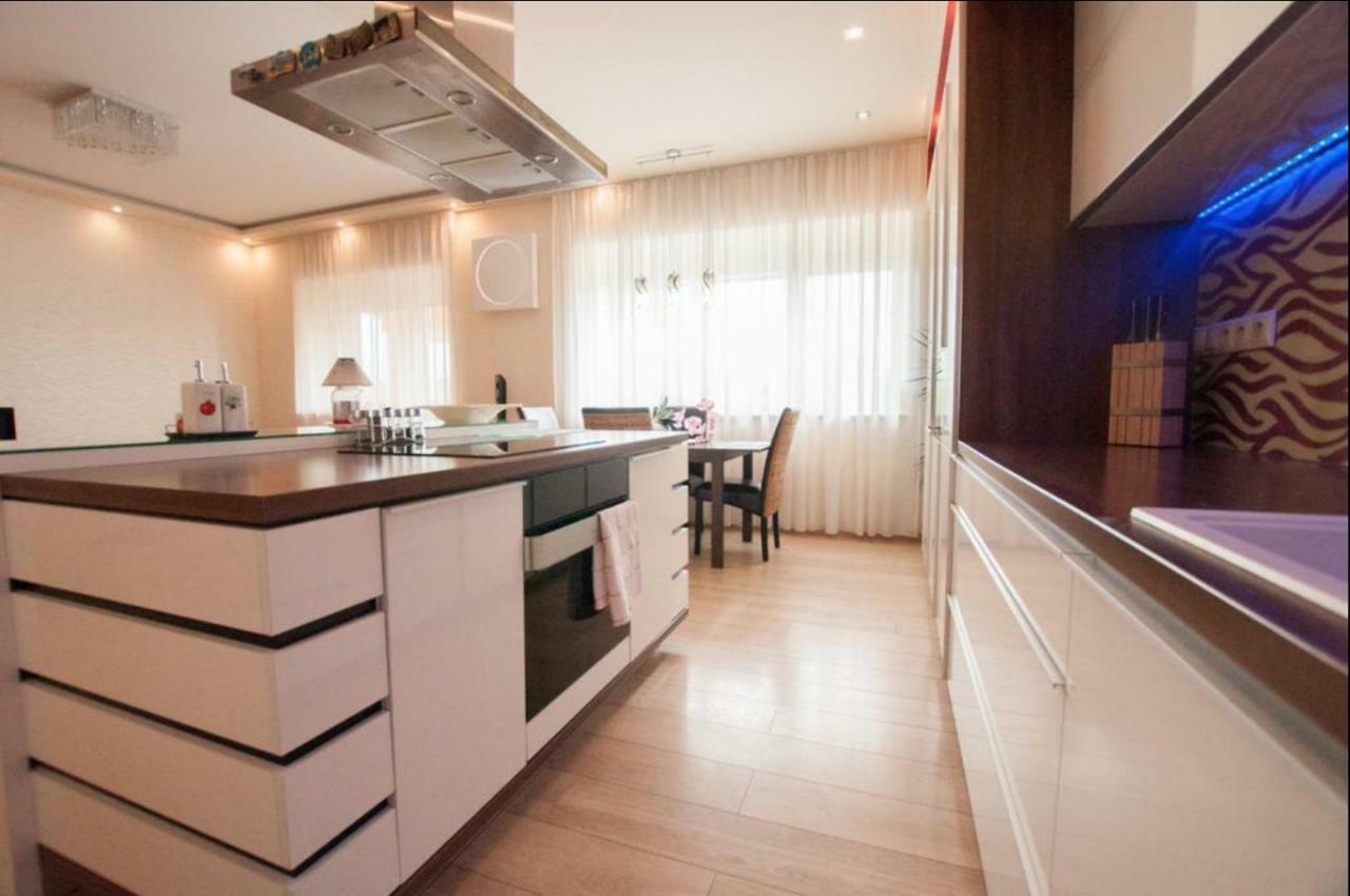 Prestige Apartment 科马尔诺 外观 照片